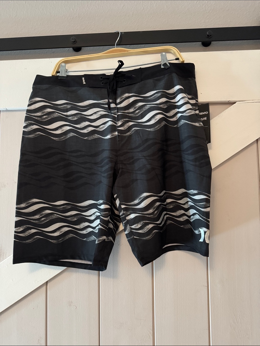 Hurley Men’s Black and White Wave-Pattern Swim Board Shorts: 20" length